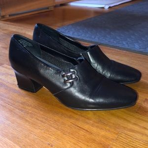 Karen Scott leather 2” heels